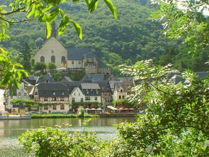 Hotel Gute Quelle Байлщайн Екстериор снимка