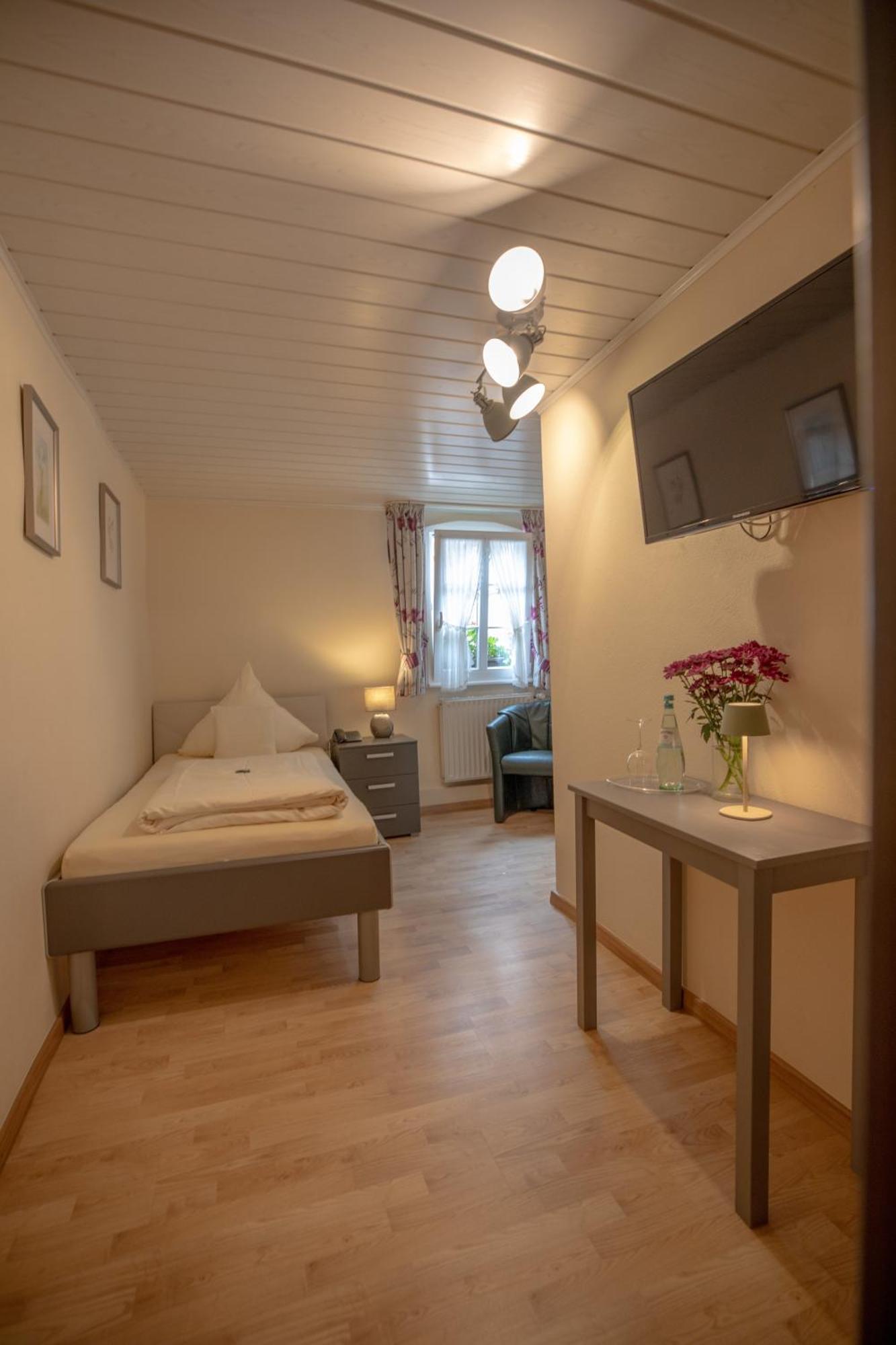 Hotel Gute Quelle Байлщайн Екстериор снимка