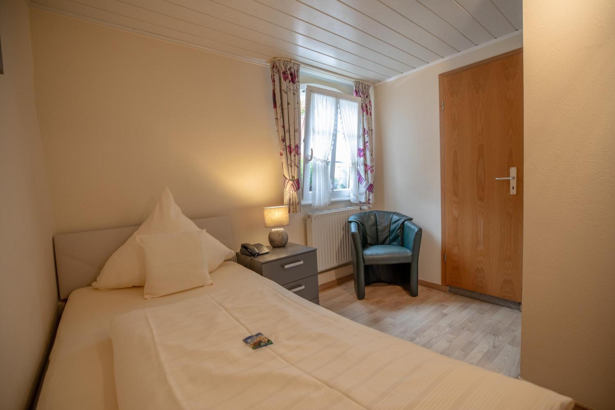 Hotel Gute Quelle Байлщайн Екстериор снимка